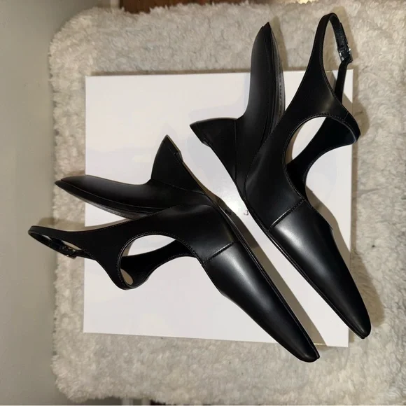 Brandon Blackwood Elegant Black Wedges - Picture 9 of 10